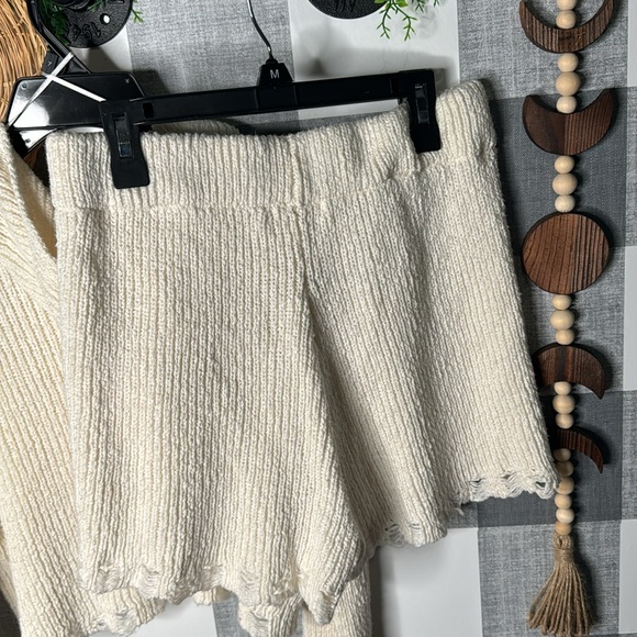 Sweater and Shorts Set - Picture 5 of 11